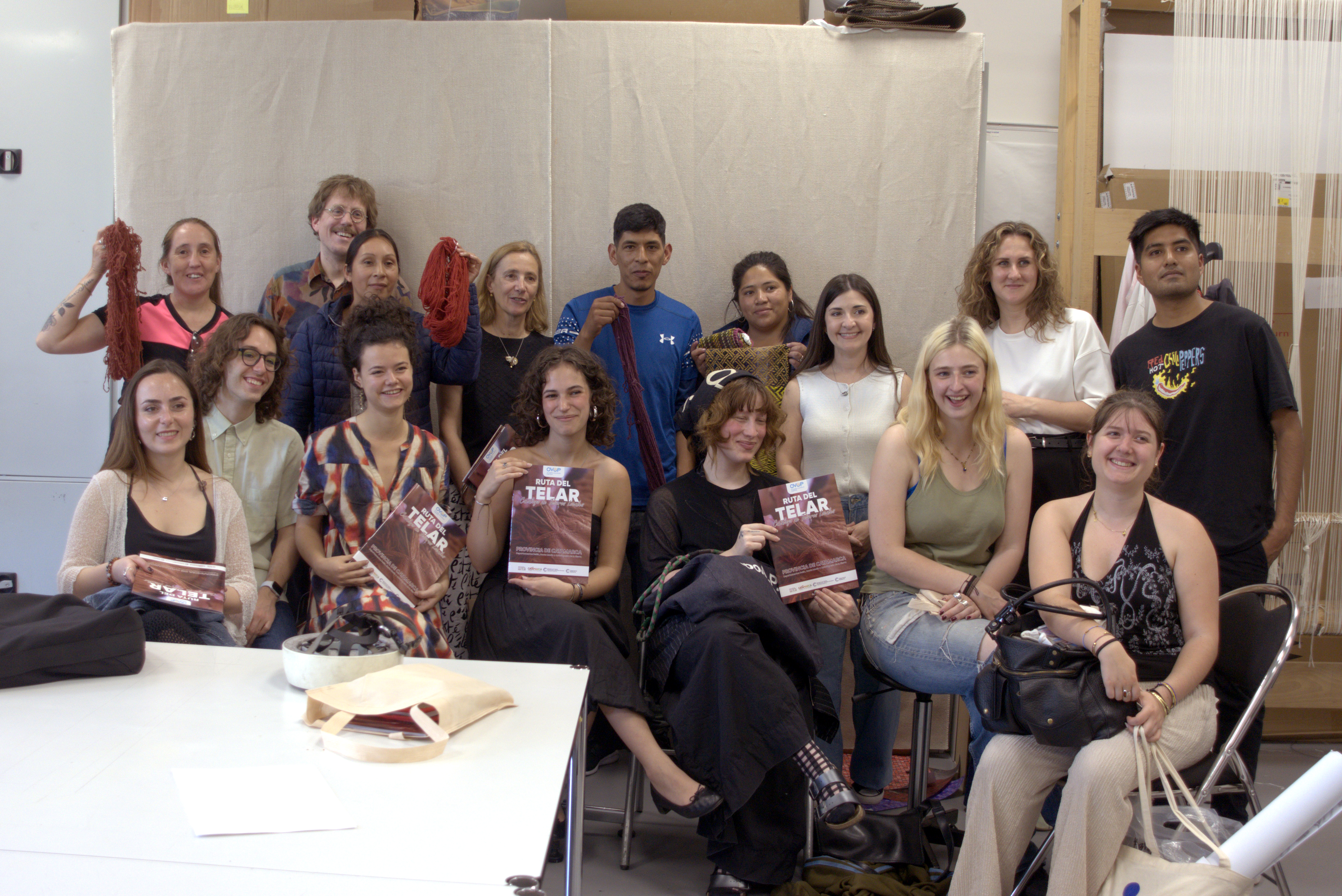 Accueil d'artisans textiles argentins